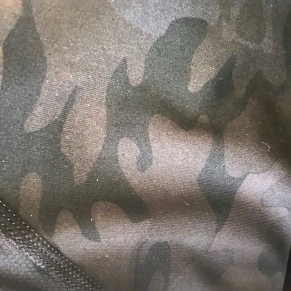 Lululemon Black camo running tights - Picture 2 of 5
